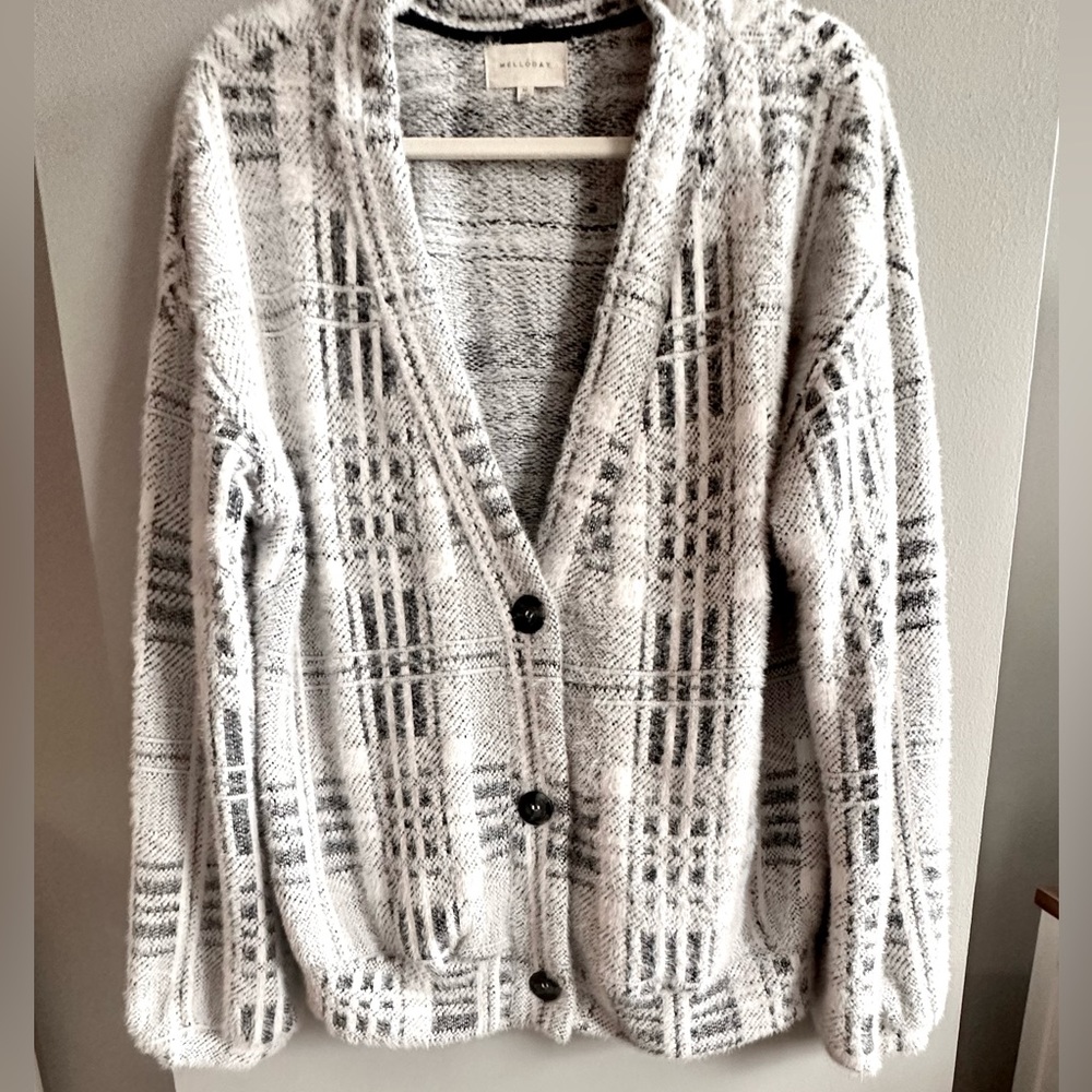 Extremely soft and cozy cardigan. Light wear.